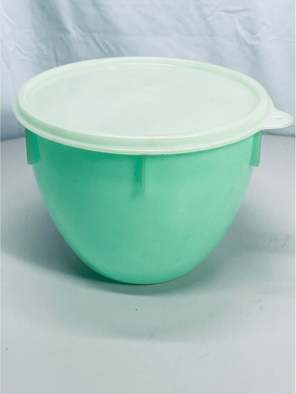 Vintage Eagle Super Seal Mixing Lettuce Bowl with Lid - Mint Green